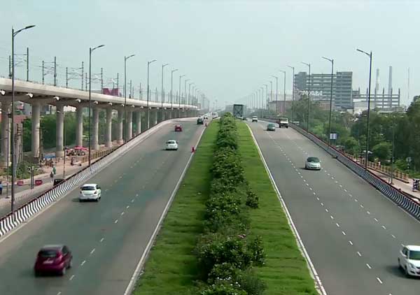Dehradun to Delhi Taxi